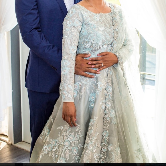 Wedding Gown - Picture 5 of 6